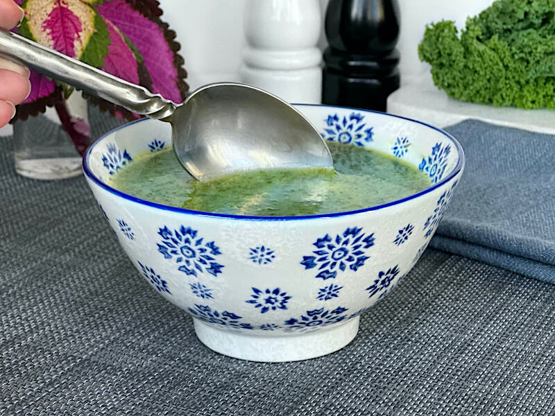 Recept för grönkålssoppa med röda linser