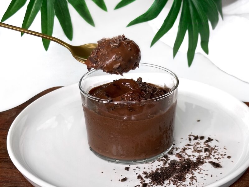 Vegansk chokladpudding gjord på kokosgrädde